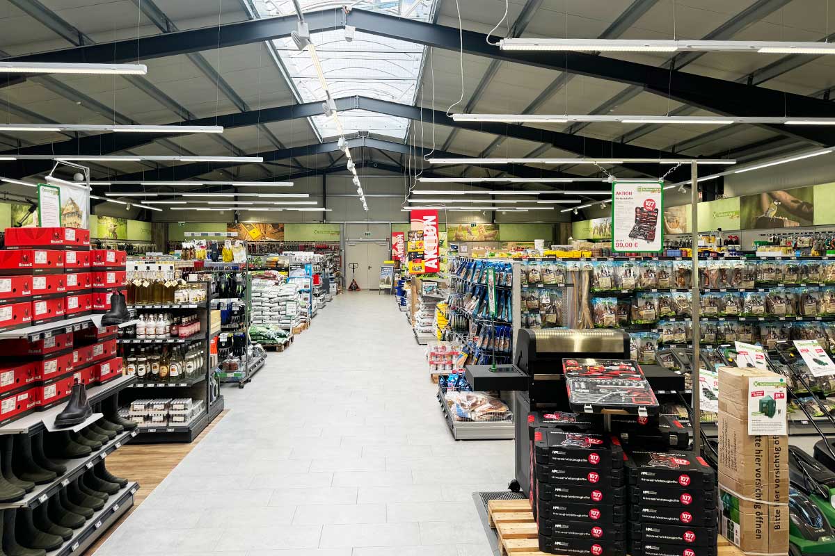 RAISAeG Hemmor Gewerbehalle mit Verkaufsfläche